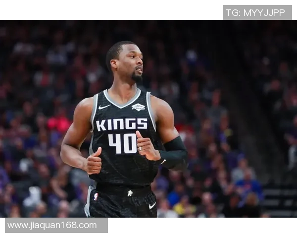 北卡黑鹰！哈里森·巴恩斯内外开花 一人轰出7-0率队反超打停灰熊